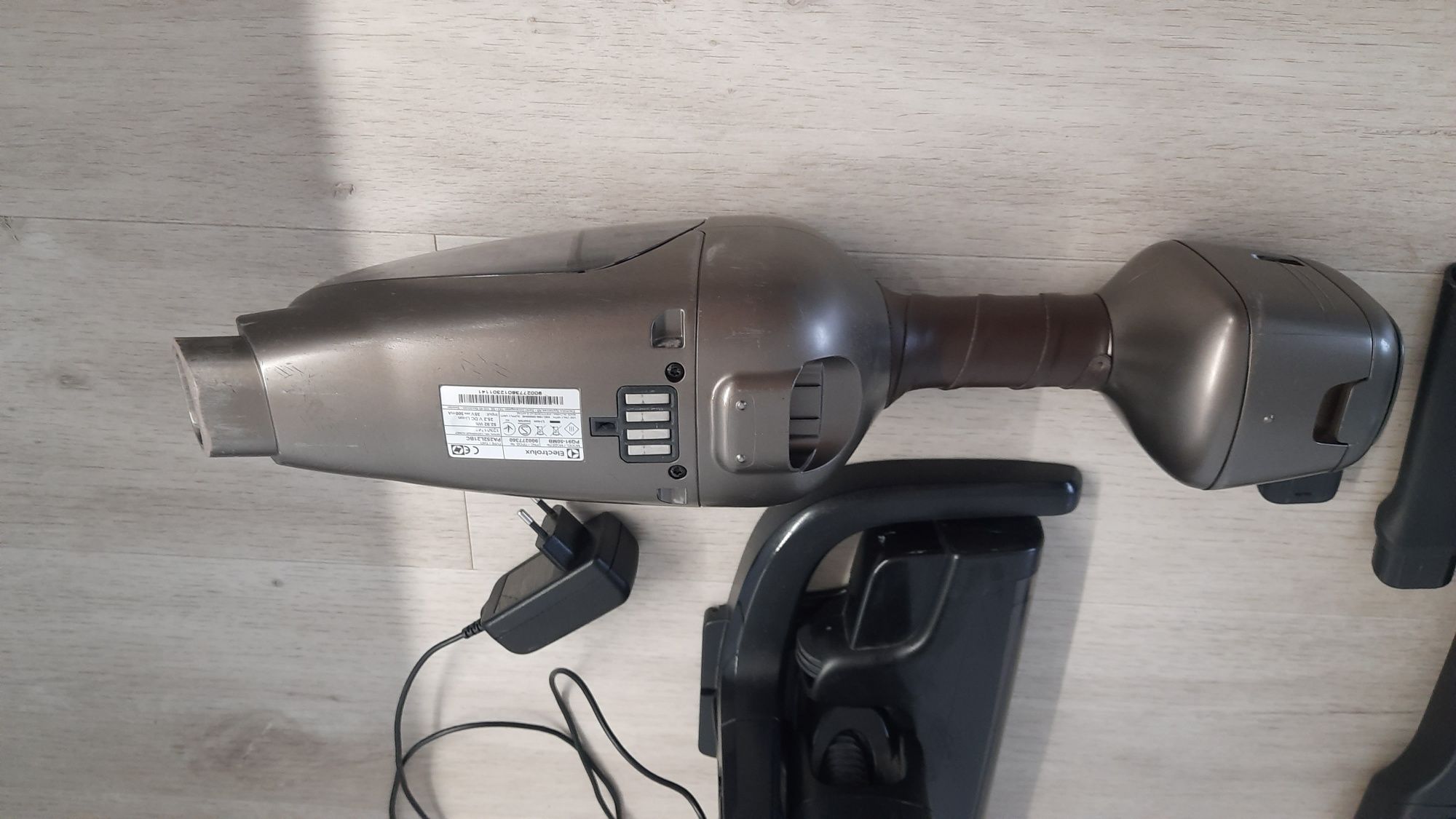 Niezawodny odkurzacz Electrolux Pure Q9 model PQ91-P50MB w super cenie