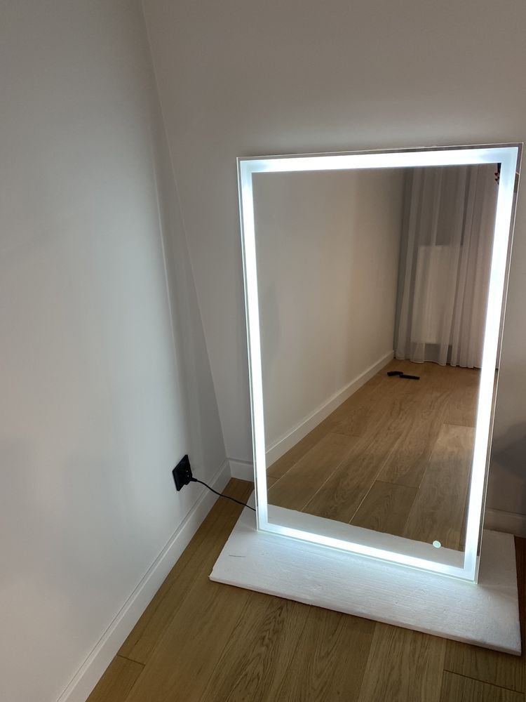 Lustro 120x70 cm podświetlane Led z przyciskiem