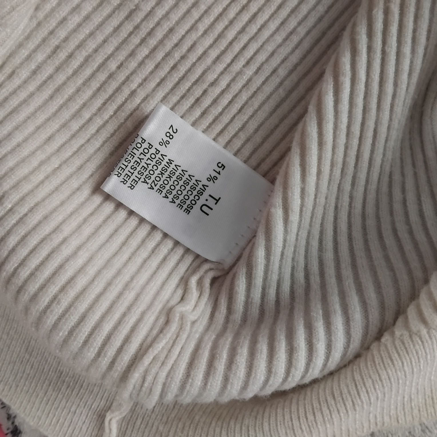 Sweterek must have