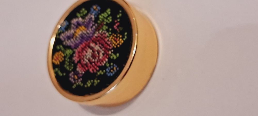 Шкатулка таблетница