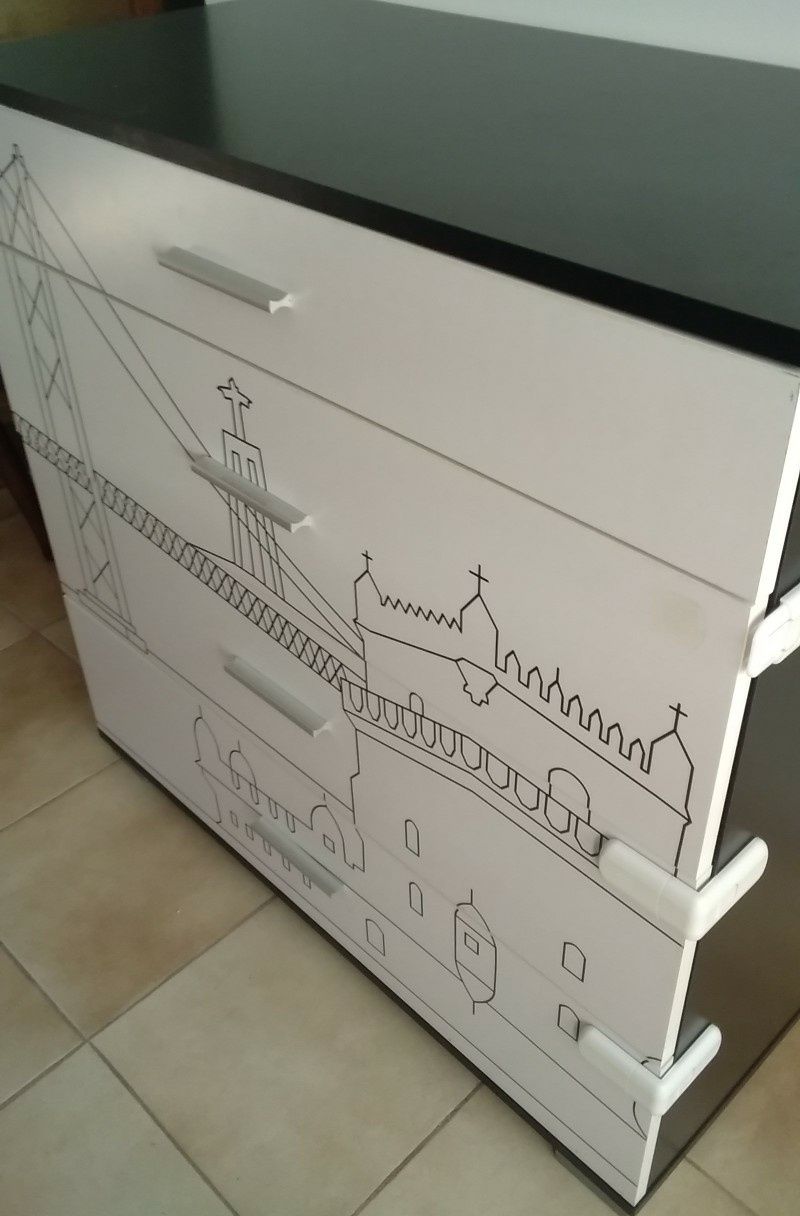 Cómoda de 4 gavetas com desenhos