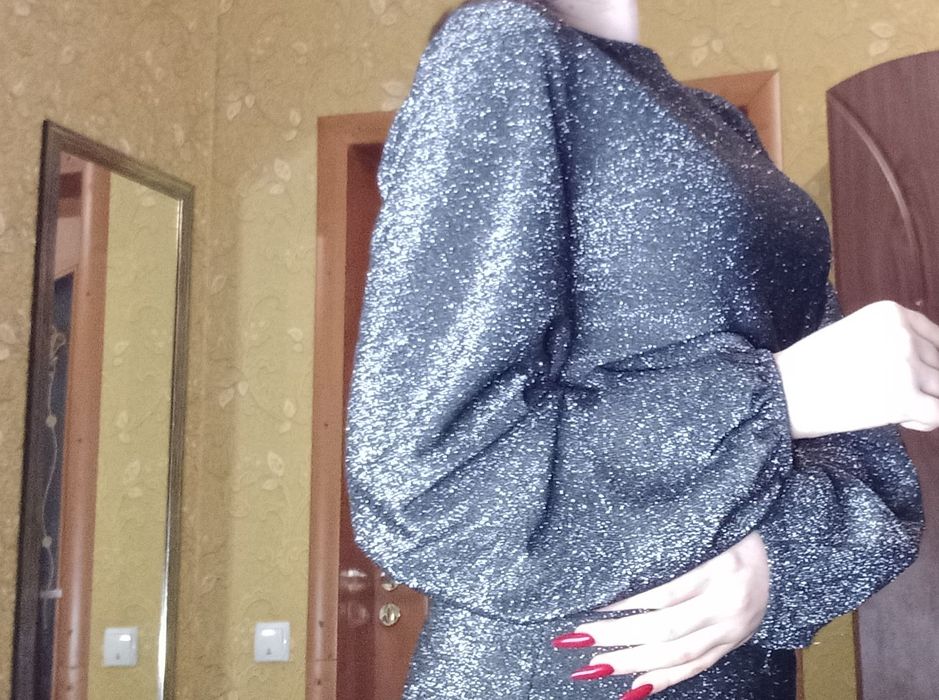Платье нарядное блестящее