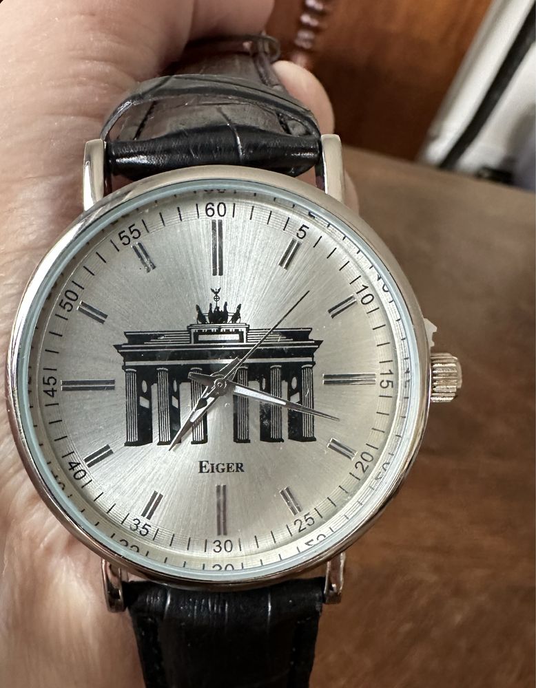 Zegarek naręczny Eiger czarny pasek 1052
