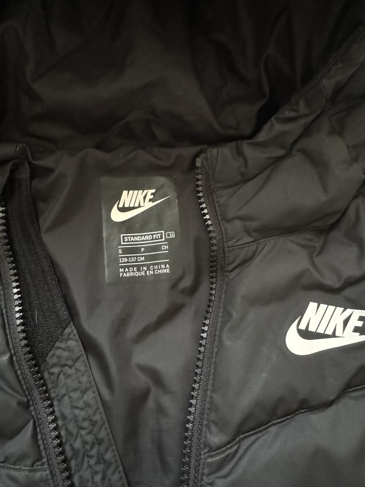 Куртка NIKE дитяча пухова в розмірі S,оригінал