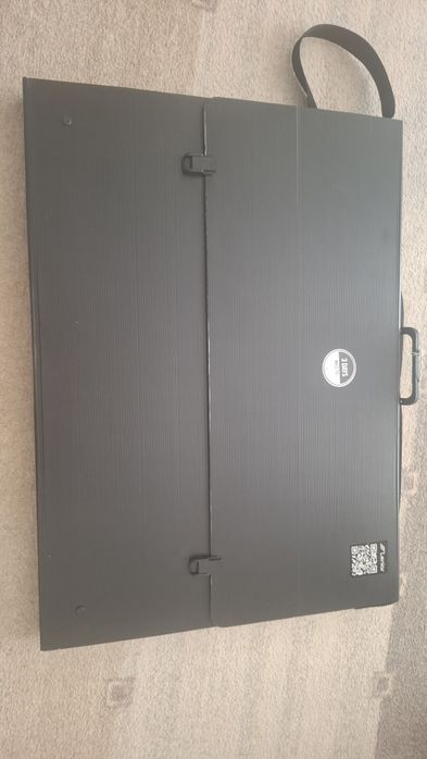 Teczka na rysunki firmy Leniar dla papieru B2 i narzędzia rysownicze