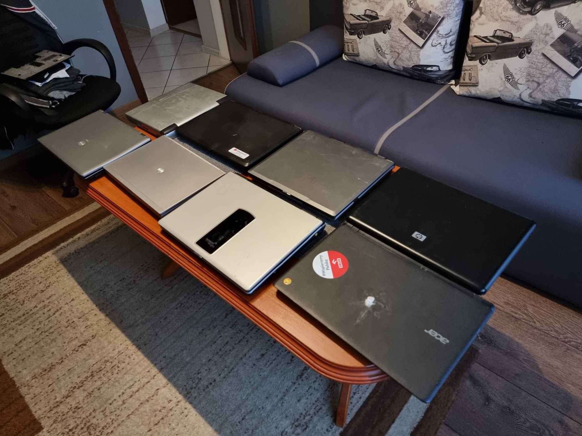 Sprzedam osiem laptopów