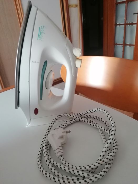 Ferro eléctrico a vapor
