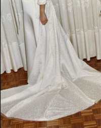 Vestido de noiva em seda e seda lavrada