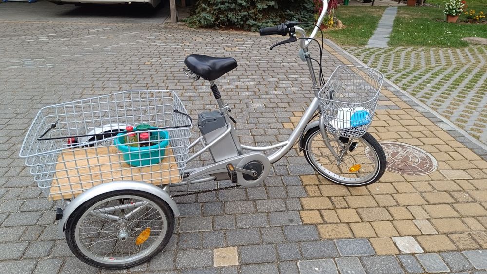 Trójkołowy rower elektryczny rehabilitacyjny