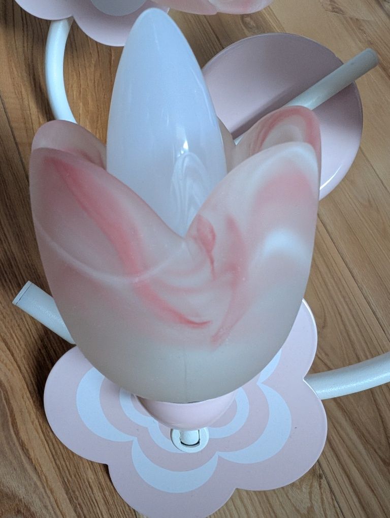 Lampa sufitowa do pokoju dziewczynki
