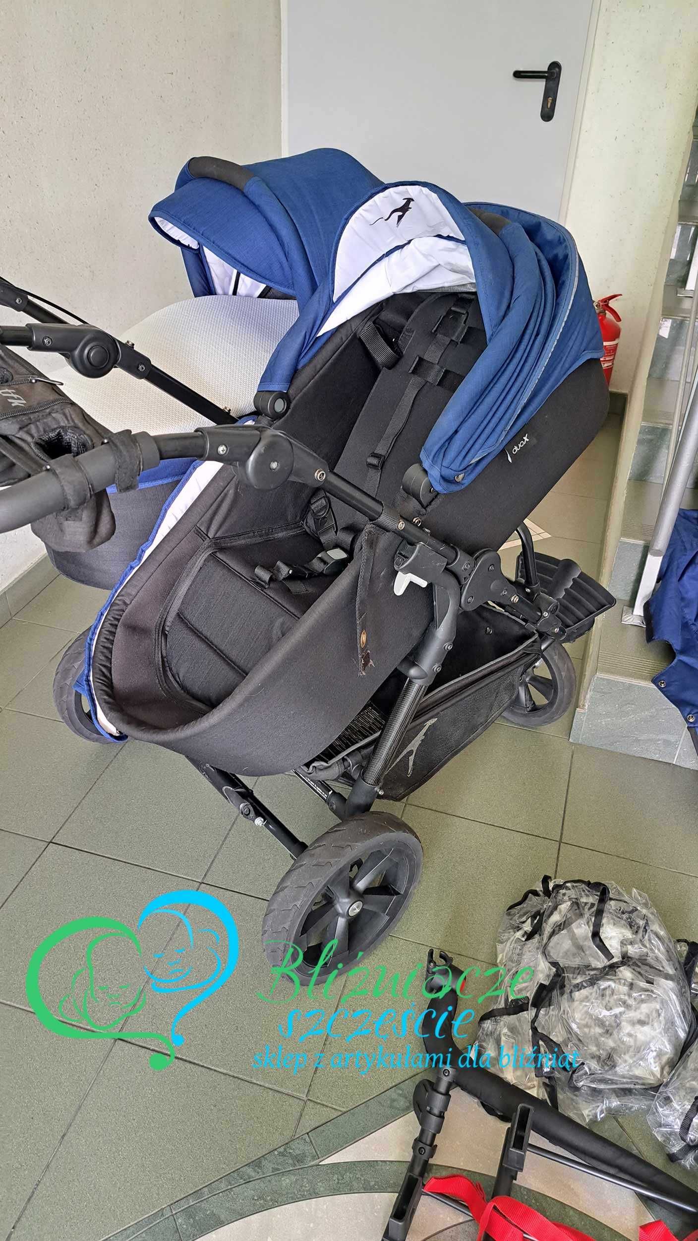 Granatowy wózek dla bliźniaków KOMIS