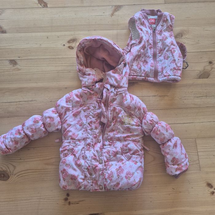 Віддам пакет речей в чудовому стані для дівчинки+кеди