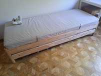 2 x łóżko sztaplowane 80x200 UTAKER + materace sprężynowe Vannareid