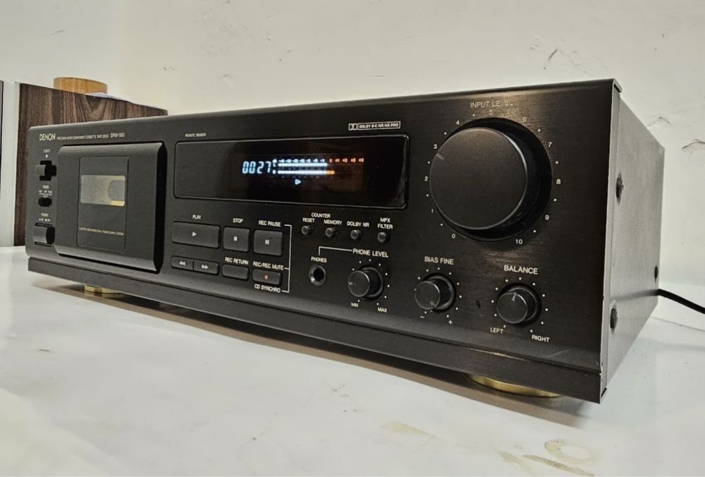 Magnetofon kasetowy Denon DRM-550.