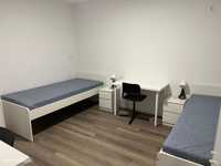 691146 - Quarto com várias camas em apartamento com 8 quartos