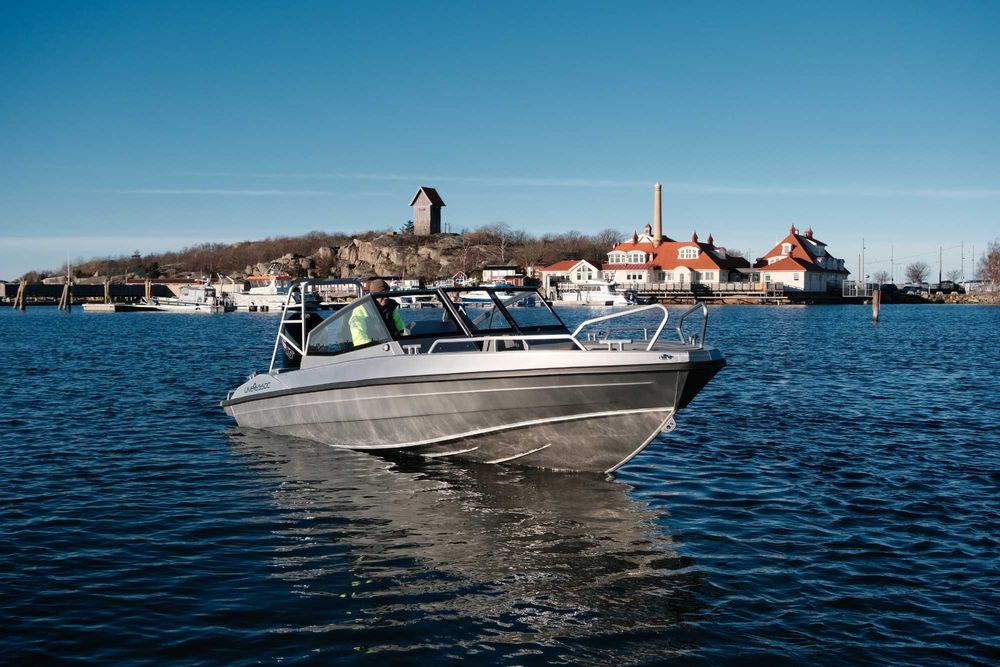 UMS 655 DC Алюмінієвий катер