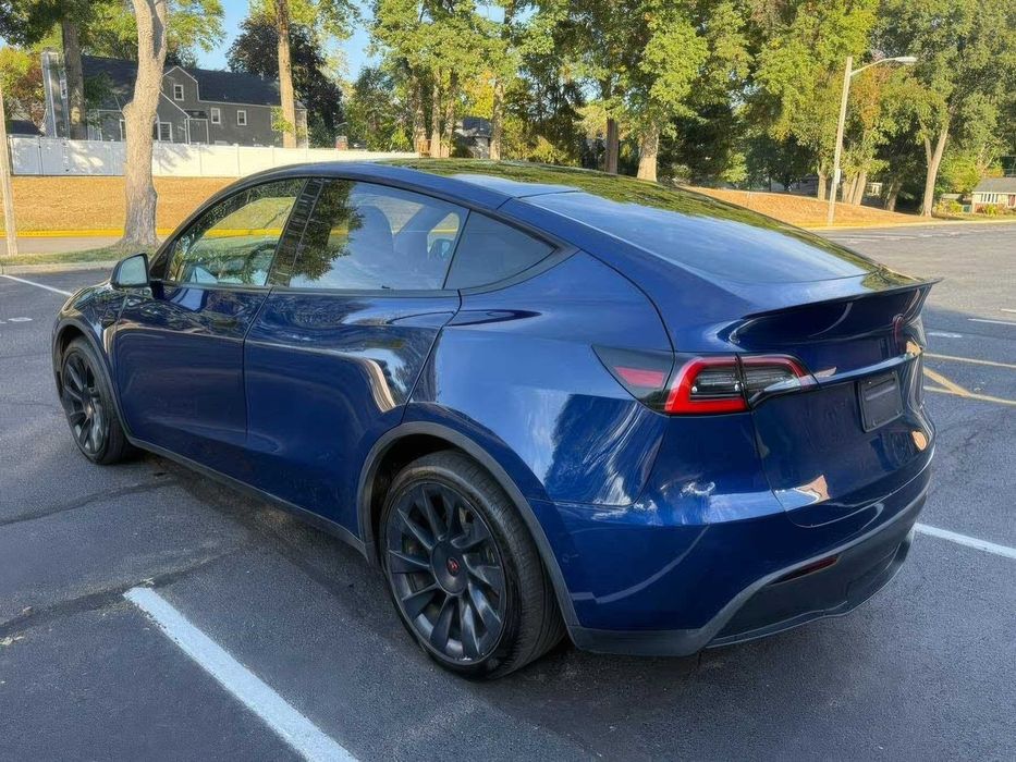 Tesla Model Y Long Range      2021