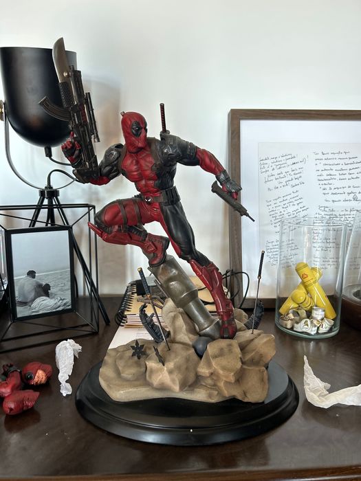 Estátua deadpool Semic