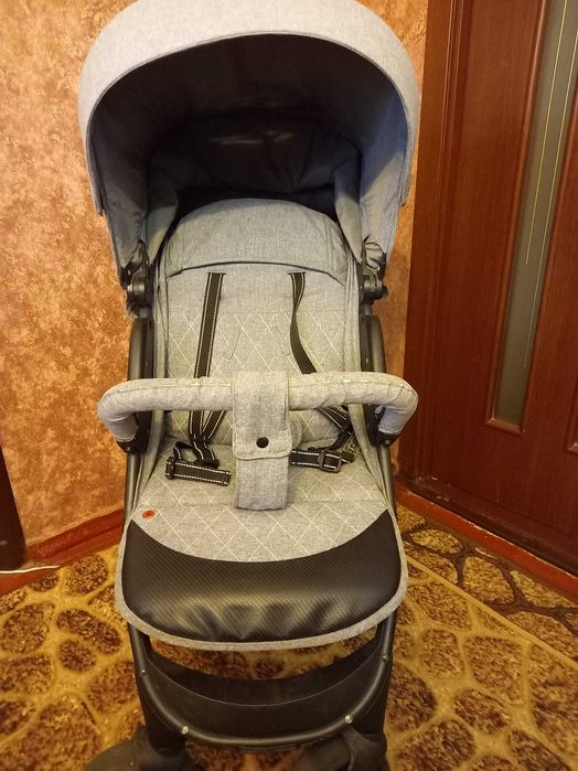Прогулянкова коляска Carrello Quattro