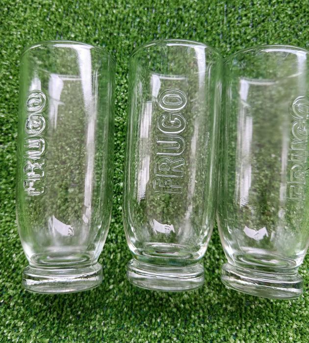 Komplet 3 szklanek FRUGO wykonanych z grubego szkła.