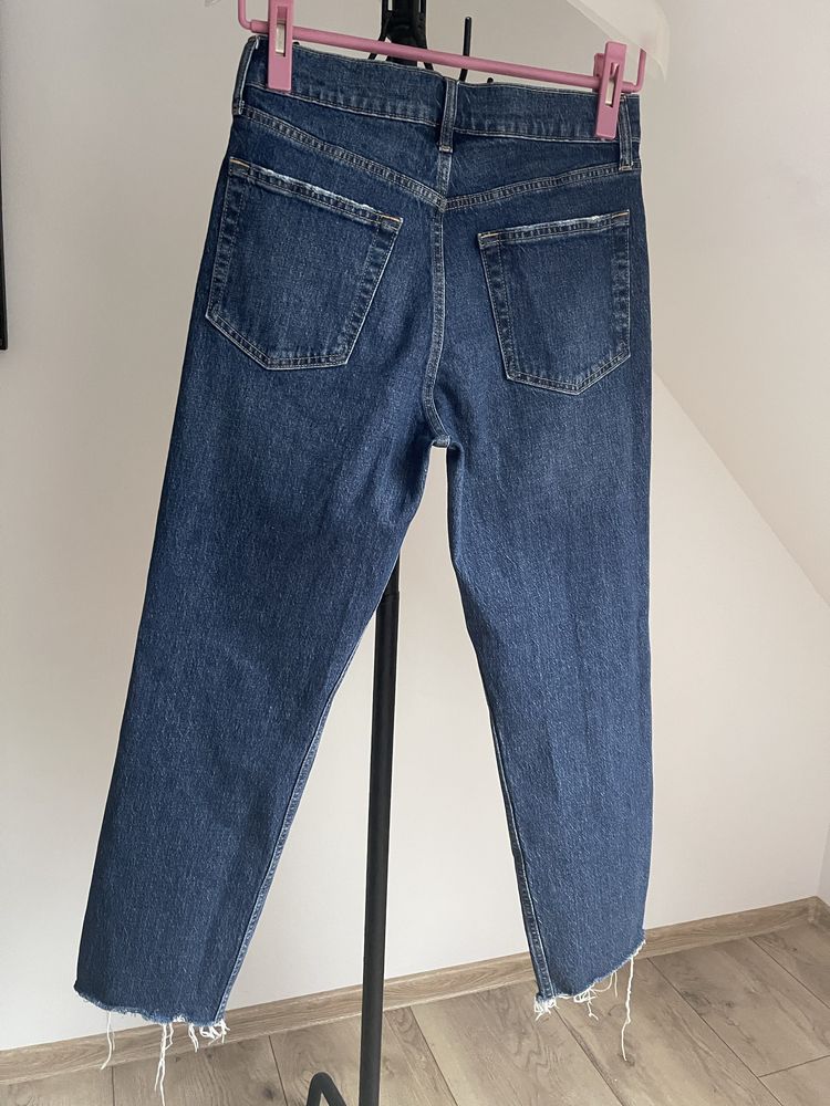 Granatowe jeansy z prostymi nogawkami Gap r.W28 WYPRZEDAŻ