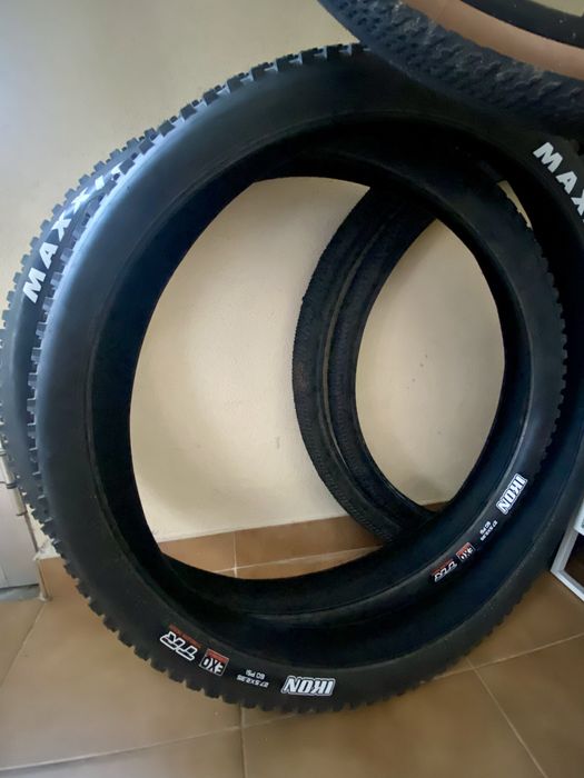2 Pneus Maxxis de MTB Ikon Tubeless 27,5´´ x 2.35