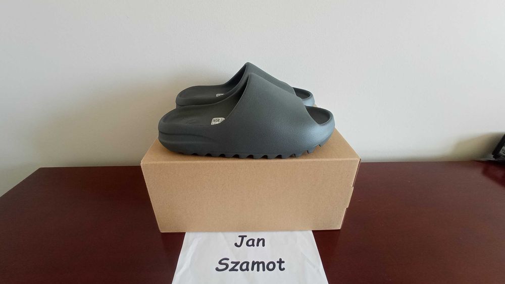 40,5 Adidas Yeezy Slide Granite ID4132 (klapki)