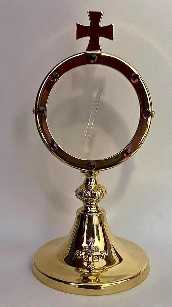 Relicário Banhado a Ouro com pedras vermelhas