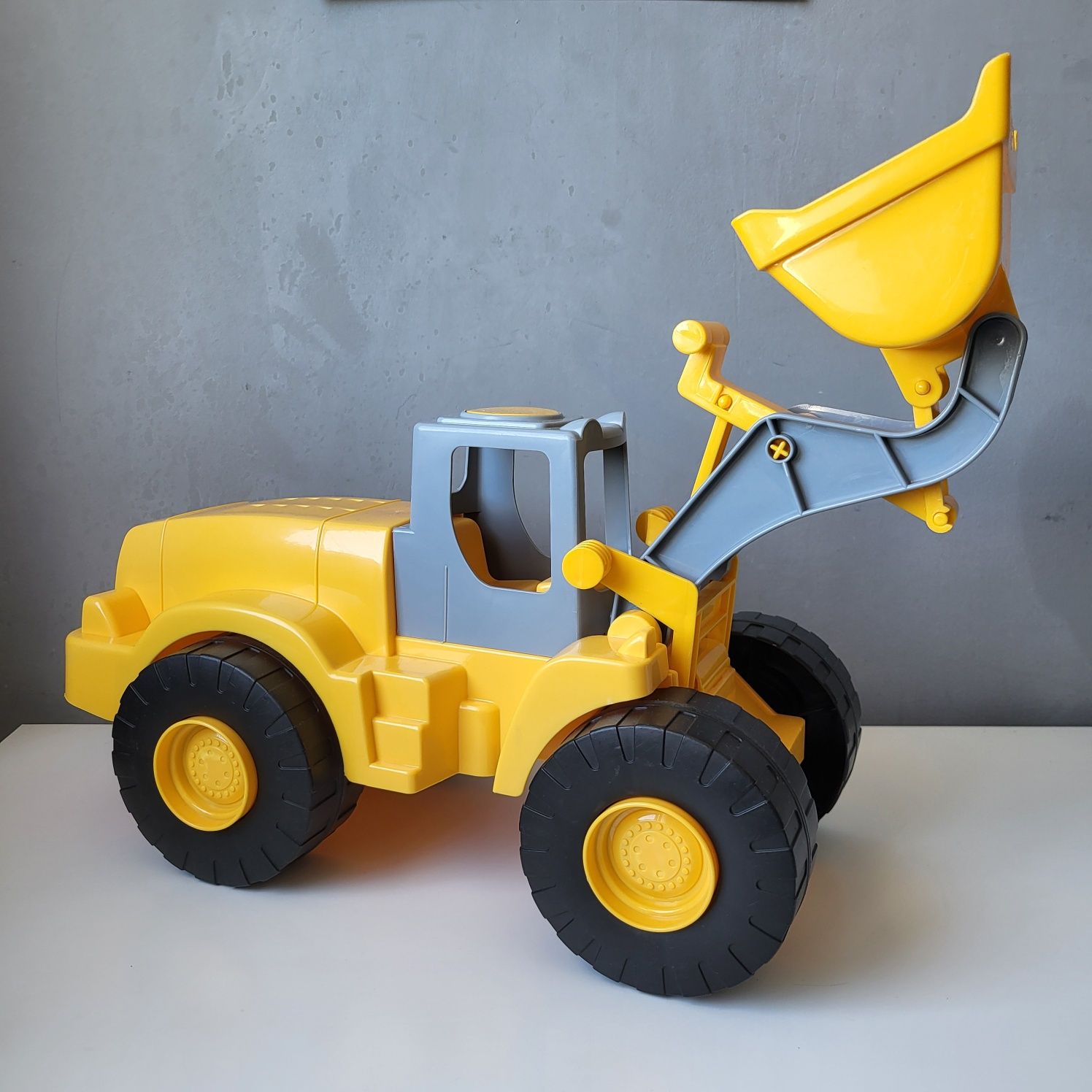Duży traktor-ładowarka Wader