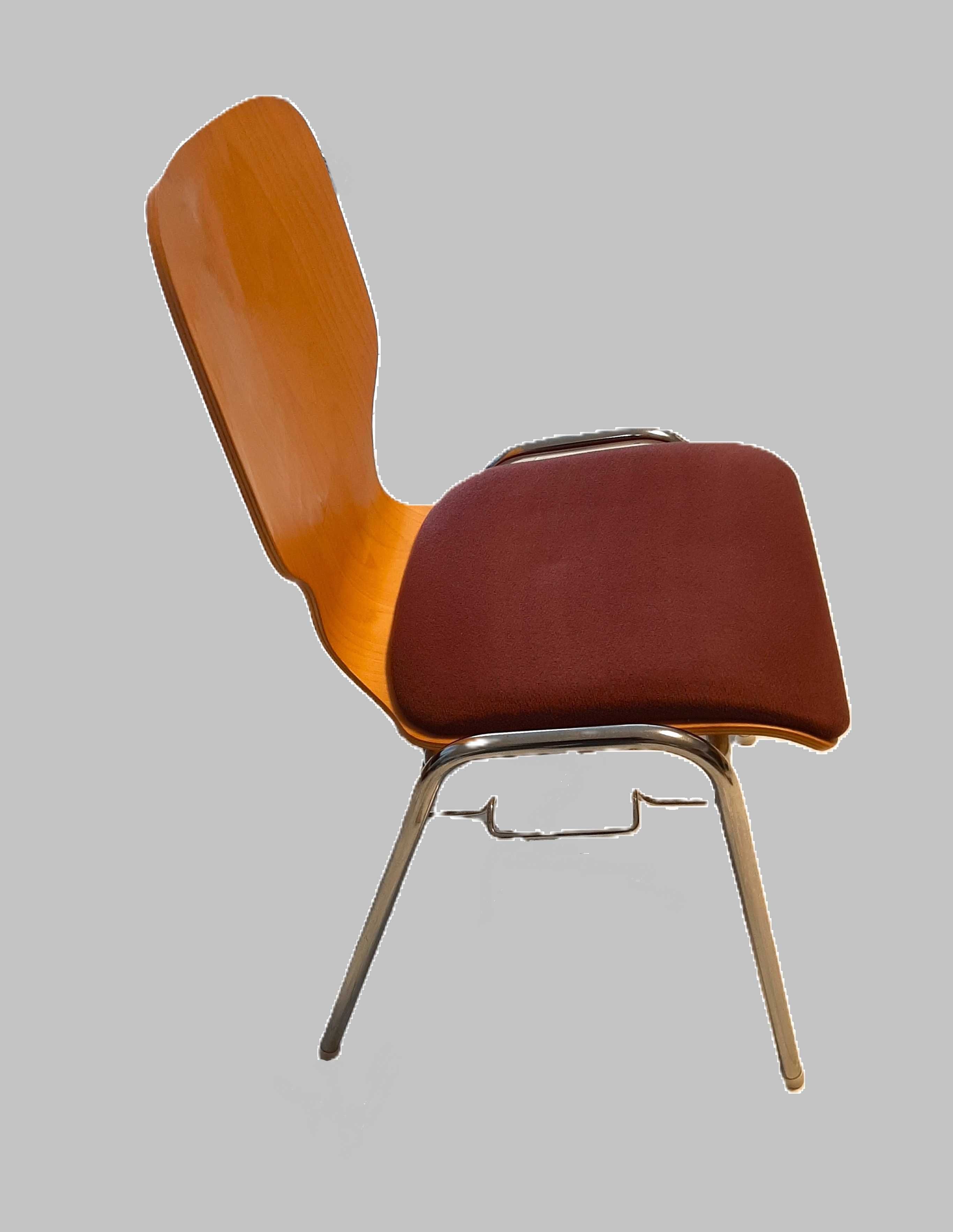 8 cadeiras com distinto Design