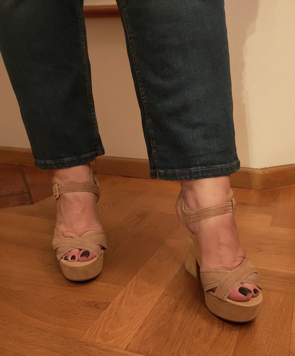 Beżowe sandałki na obcasie Pepe Jeans