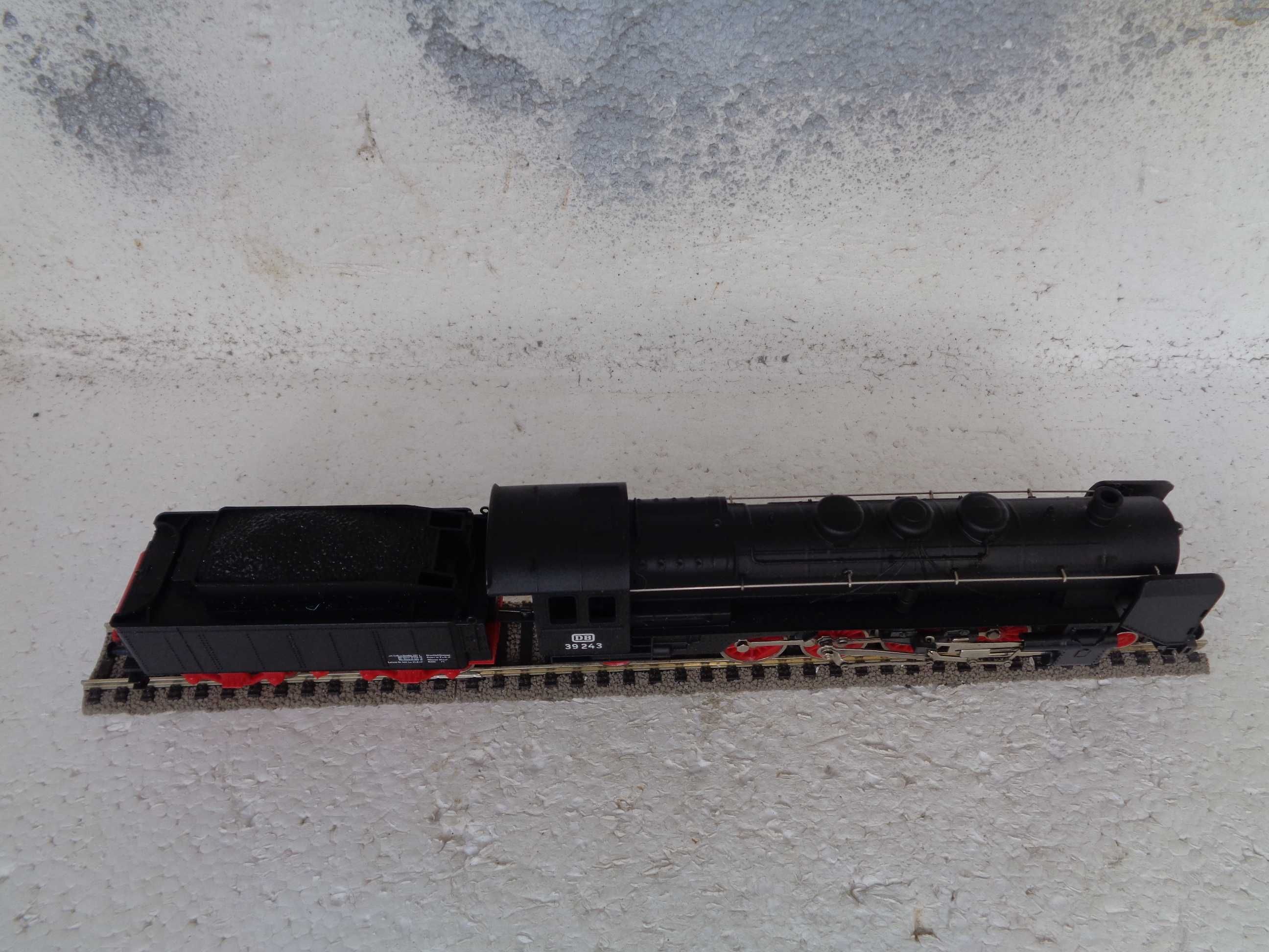 1:87 LIMA Locomotiva a vapor com tender BR 39 da DB com luz