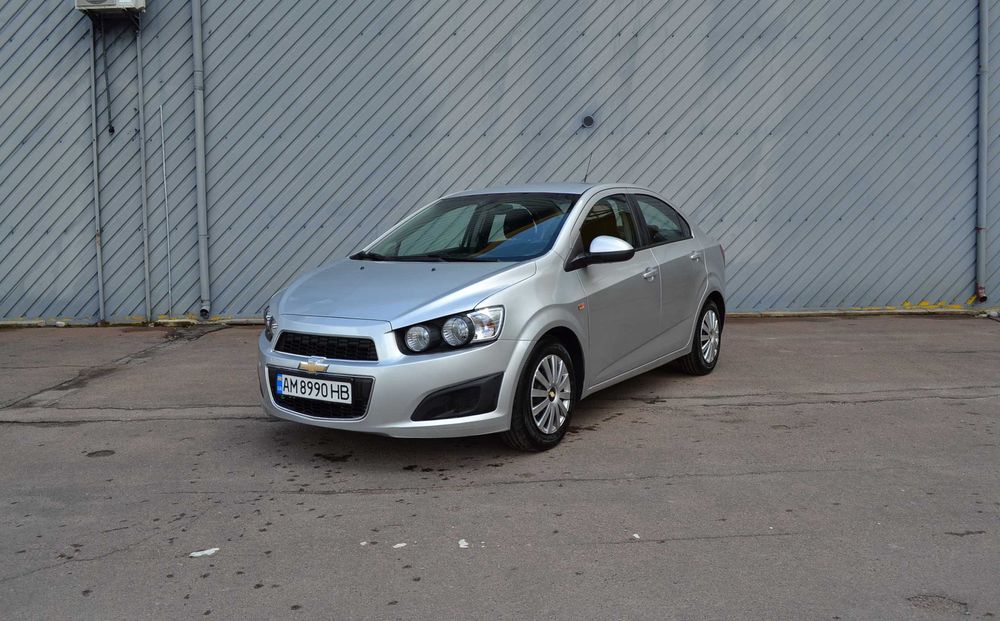 Chevrolet Aveo//Sonic T300 в седані