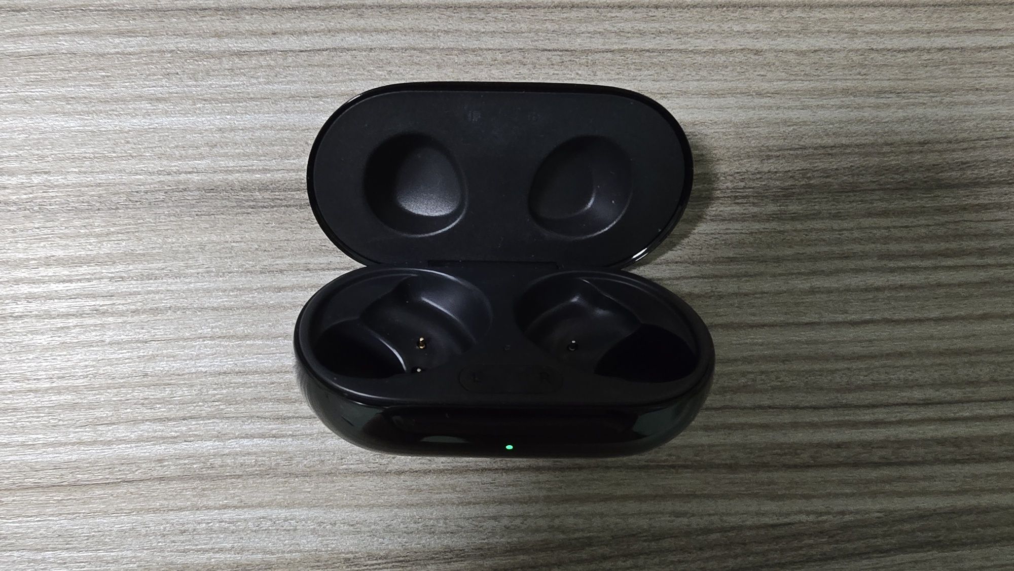 Зарядний кейс samsung galaxy buds+