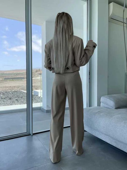 Garnitur krotka marynarka i spodnie wide leg XS