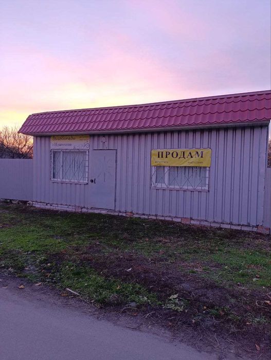 Магазин 40 кв. м. на ділянці 15 сот. в центральній частині Семенівки