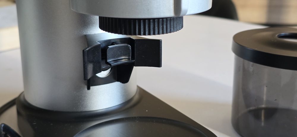 Młynek do kawy żarnowy elektryczny Yoer