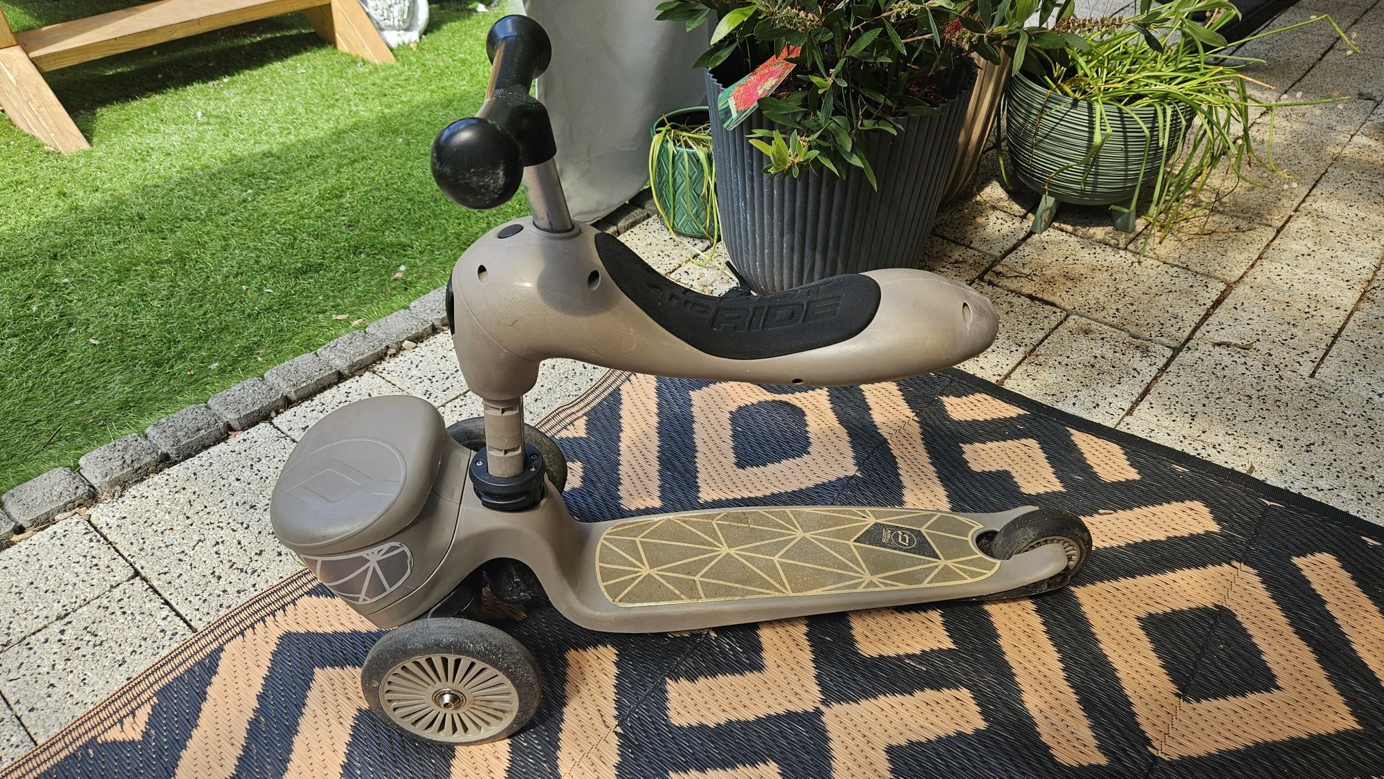 Jeździk i hulajnoga Scootandride