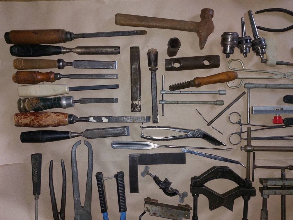 Инструменты в гараж.