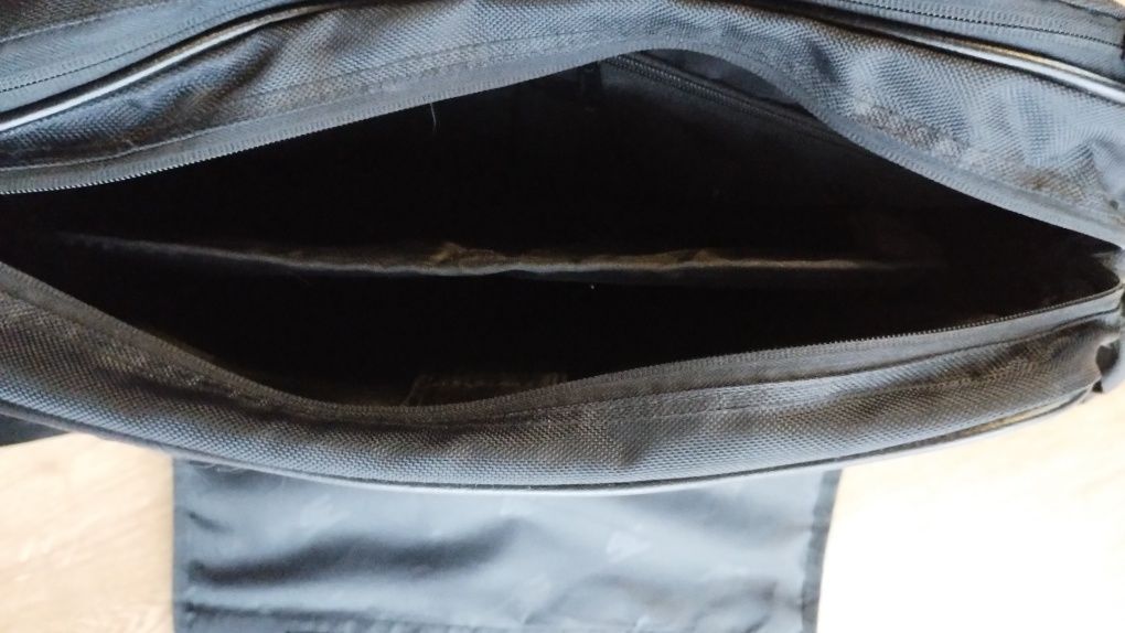 Teczka na ramię na laptopa 4F