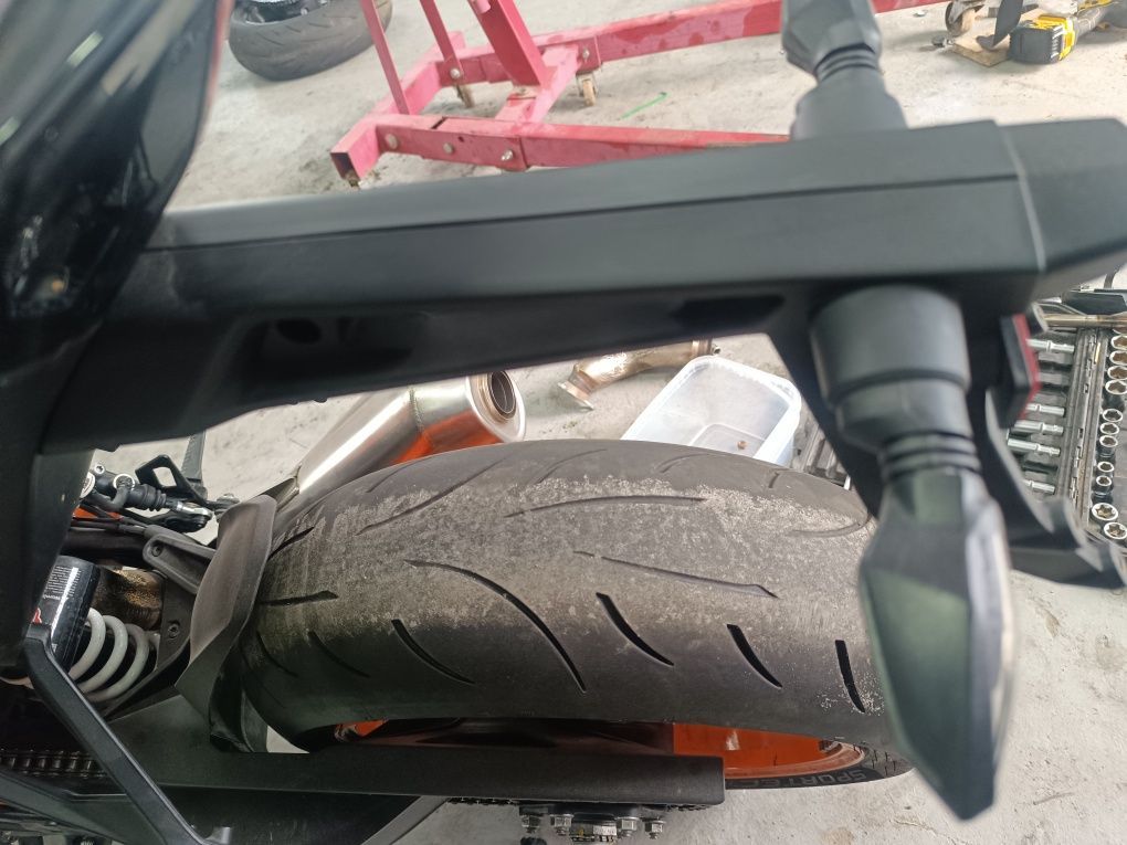 KTM 1290 super Duke r 2021 mocowanie tablicy ogon