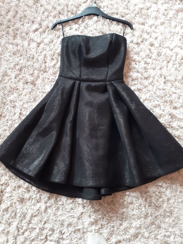 Czarna piękna sukienka