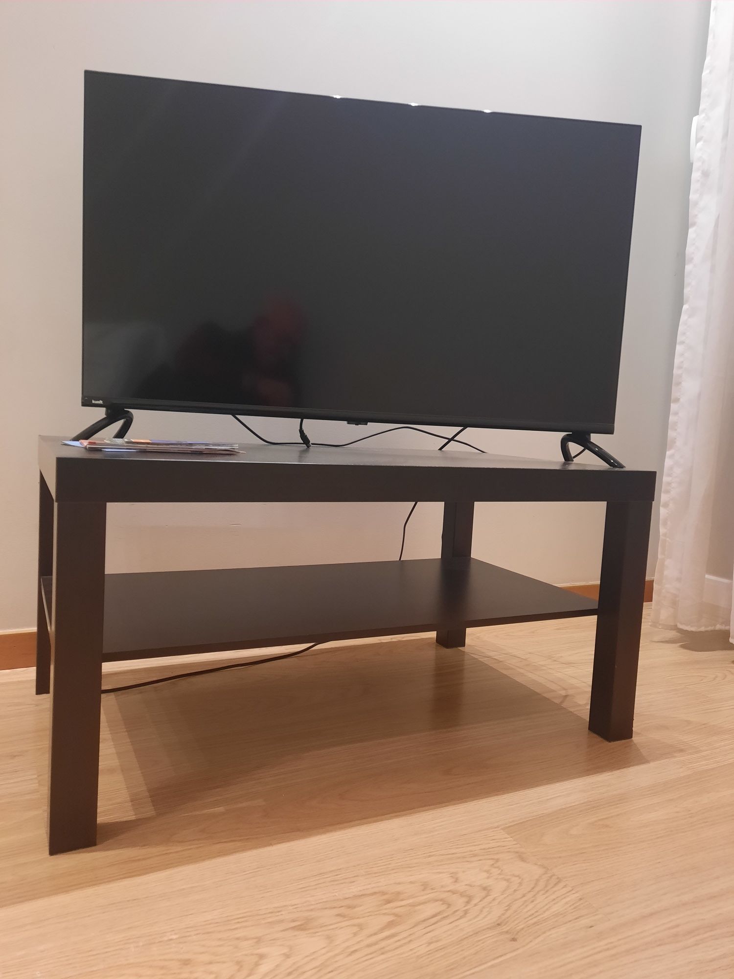 Mesa de TV pouco uso