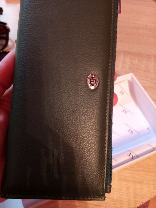 Кожаный женский кошелёк.