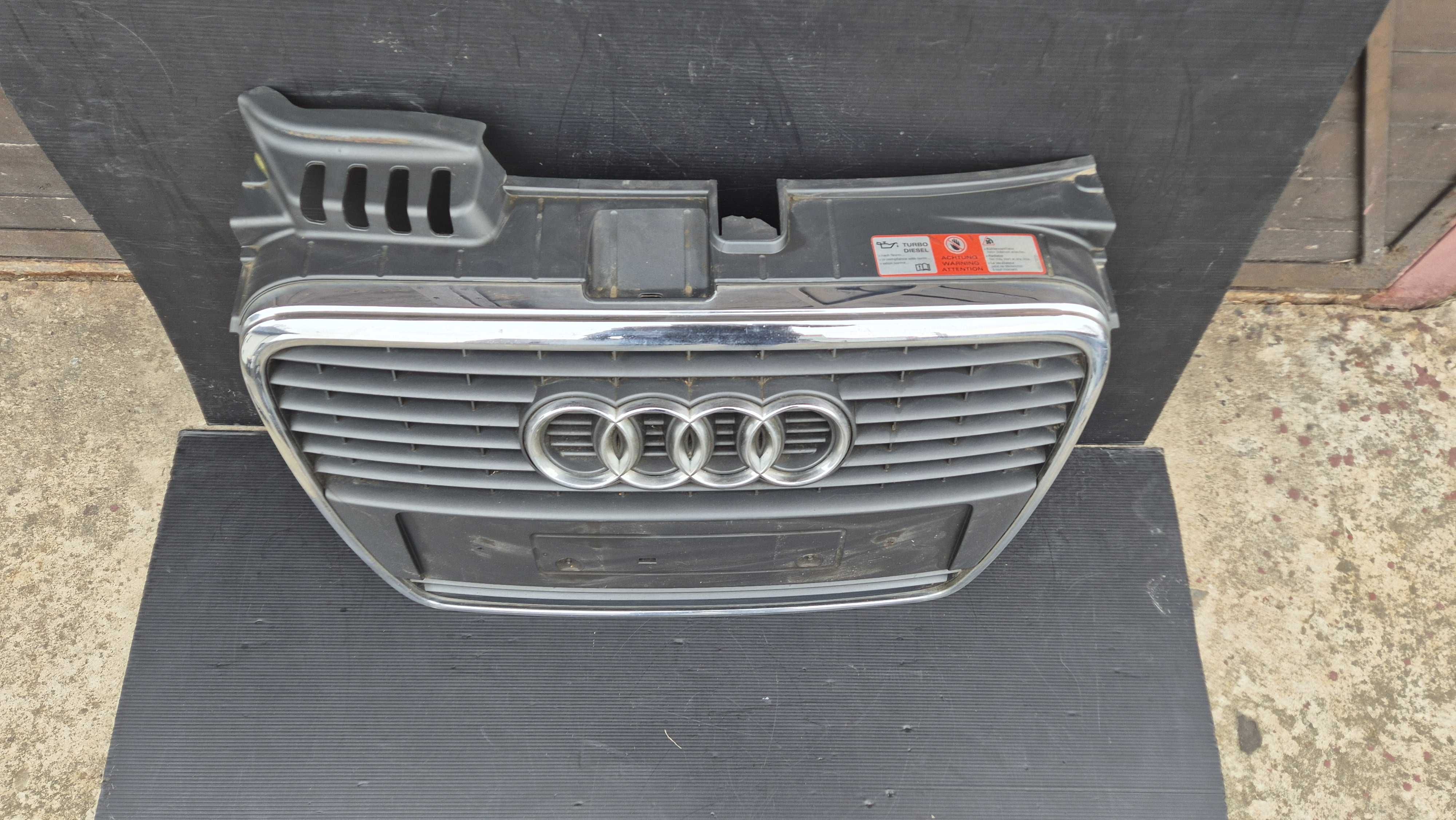 Atrapa chłodnicy GRILL Audi A4 B7 8E0 05-08 OE ORYGINAŁ! ŁADNY!