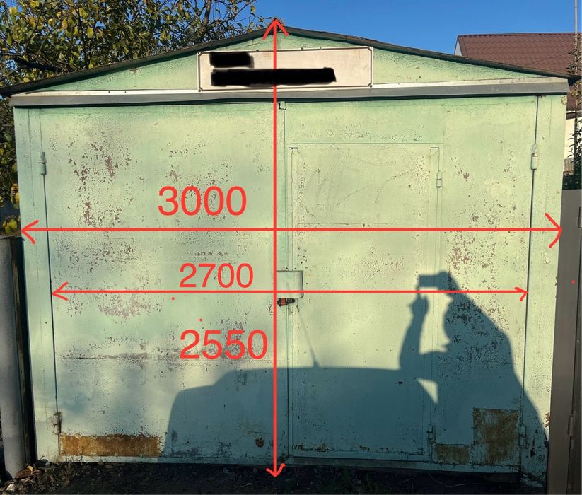 Продам гараж, без місця, самовивіз.