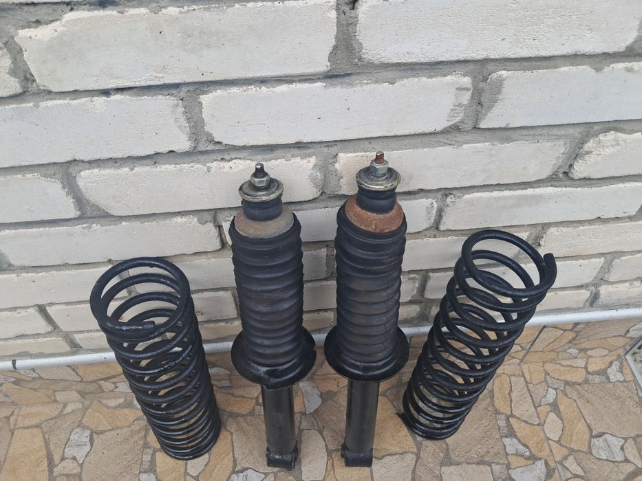 Стойки задні ваз 2108 2109 21099, 2110 2115 амортизатори задні