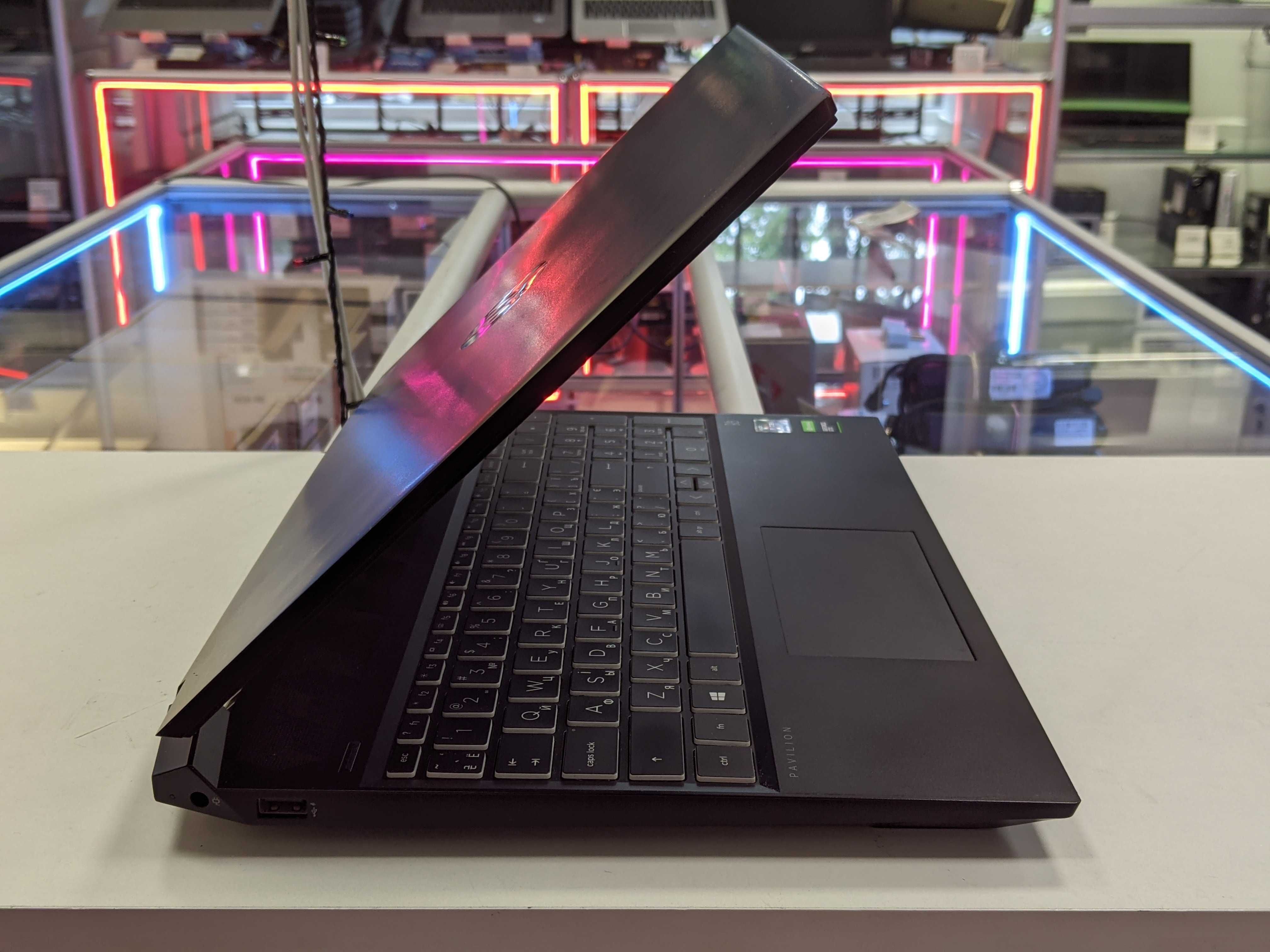 HP Pavilion Gaming 15-EC/Ryzen 5 5600H/GTX 1650/16GB/SSD 240GB/HDD 1TB