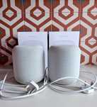 HomePods Apple (2x) – Brancos, Potentes e Como Novos!