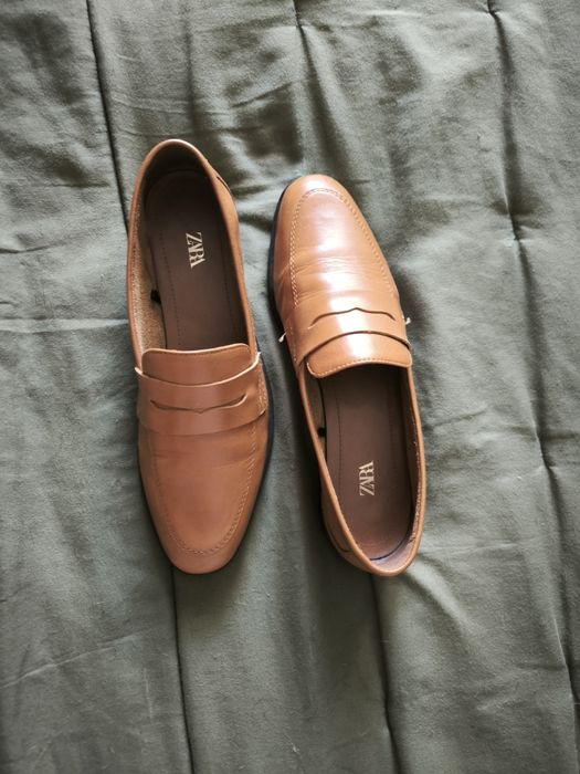 Sapatos Zara, pele genuína. Impecáveis. Mal foram usados.